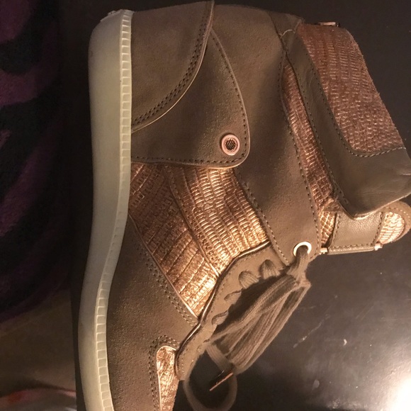 Michael Kors Nikko High-Top Wedge Sneaker Gold/tan - Picture 3 of 4